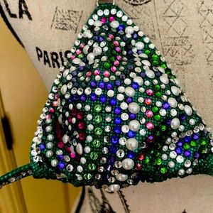 Dark green Figure suit. Fully stoned.